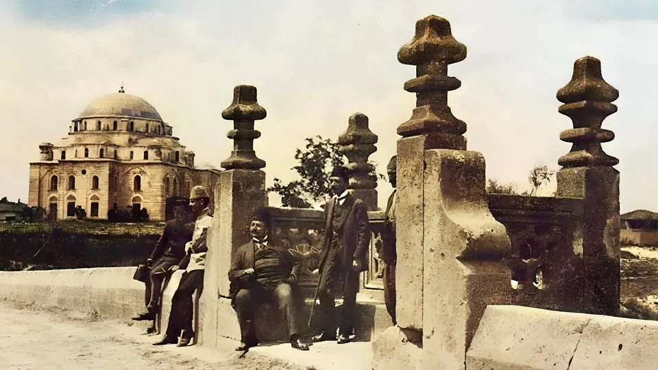 Bir Fotoğrafın Anlattıkları: Mimar Kemaleddin ve Dr. Rıfat Osman Bey