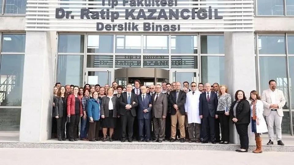 Bir yol gösterici olarak Dr. Ratip Kazancıgil