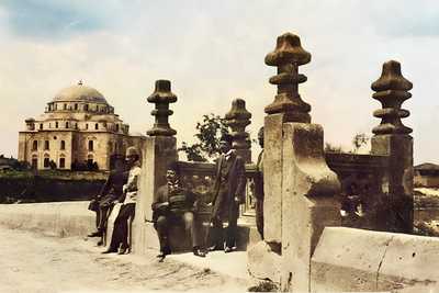 Bir Fotoğrafın Anlattıkları: Mimar Kemaleddin ve Dr. Rıfat Osman Bey