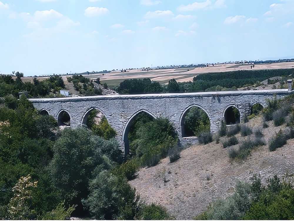 Resim 1: Mimar Sinan Su Kemerleri (Fotograf: Murat Tuğrul, Kaynak:7)