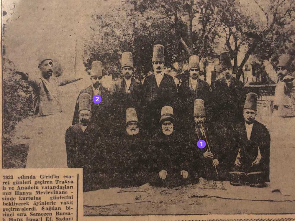 Resim 2: Yıl 1923, Girit Hanya Mevlevihanesi mensupları toplu halde. 1- Edirneli Neyzen Hüsameddin Bey, 2- Edirne Eski Cami İmamı Hafız Rakım Ertür
