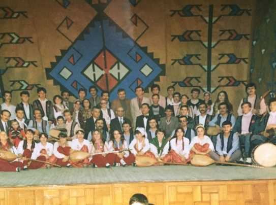 Resim 4 - Dr.Ratip Kazancıgil ( ortada oturan; sağında Necdet Dilek,solunda Sebahattin Başol) Edirne’yi Tanıtma ve Turizm Derneği  folklor ekibi ile...