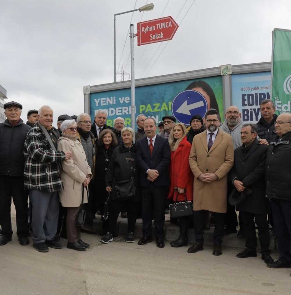 Ayhan Tunca Sokağı açılışa katılanlar, Edirne Belediye Başkanı Recep Gürkan, Ayhan Tunca ve Edirne Belediye Başkan Yardımcısı Selçuk Çakır