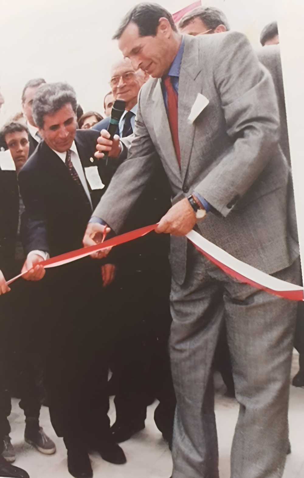 Resim 7 : 23 Nisan 1997 Sağlık Müzesi'nin açılışı: sağdan sola Trakya Üniversitesi kurucu rektörü Prof. Dr. Ahmet Karadeniz, üçüncü dönem Rektörü Prof. Dr. Osman İnci ve arkada Dr. Ratip Kazancıgil