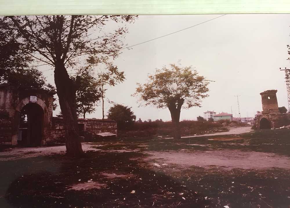 Yıldırım Bayezid İmareti Mutfak Bacası ve Camii giriş kapısı (A.1987)