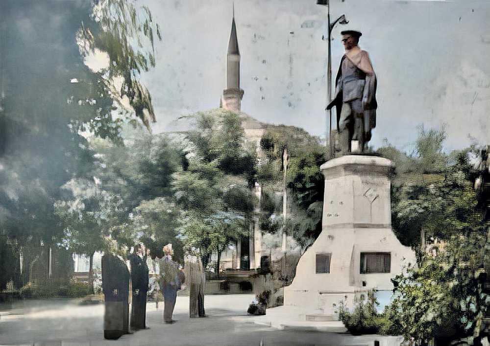 2- Gazi Parkı ve Atatürk Heykeli