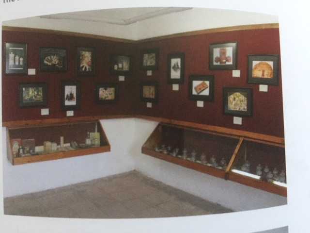 Resim 43: Eczacılık Tarihi ve Tıbbi Bitkiler Odası (soldaki 2004, sağdaki 2018)