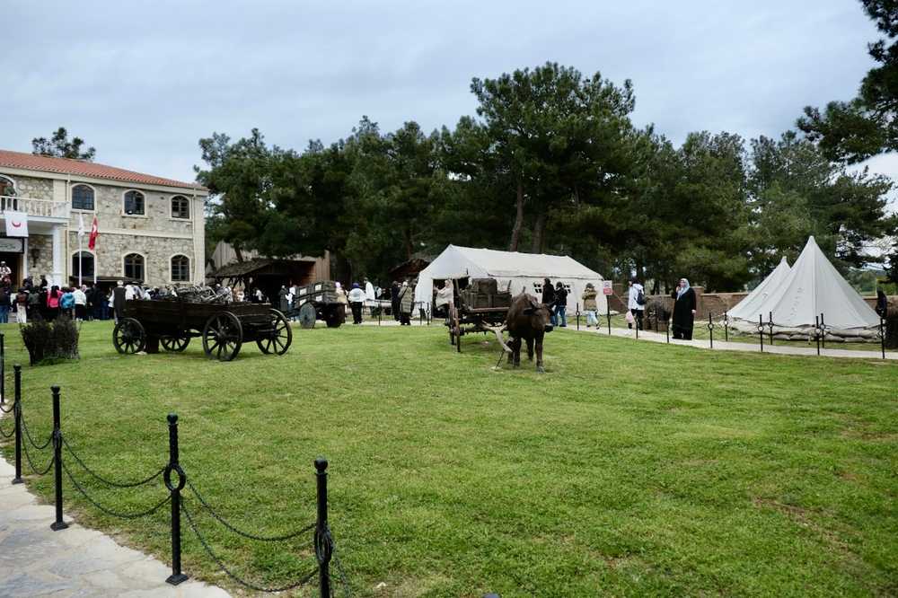 Resim 4: Hastane Bahçesi (Fotoğraf: Gülşen Emel)