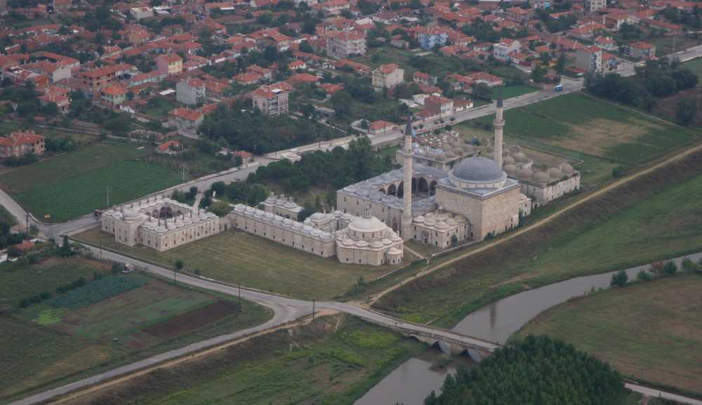 Edirne Sultan II. Bayezid Külliyesi - Medrese, dârüşşifa, cami, taphaneler,  imaret binaları ve köprünün havadan görünüşü